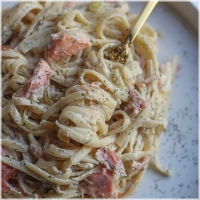 (zalm,roomsaus,peterselie,parmaanse kaas)