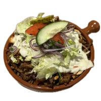 Met friet,  shoarma, paprika, ui, champignons frisse salade, gesmolten kaas en saus